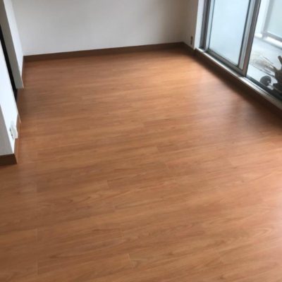 内装のリフォーム工事（巾木塗装・クロス貼り替え・床のフロアタイル・コンセントパネル・スイッチパネル交換）｜埼玉県春日部市・Nマンション